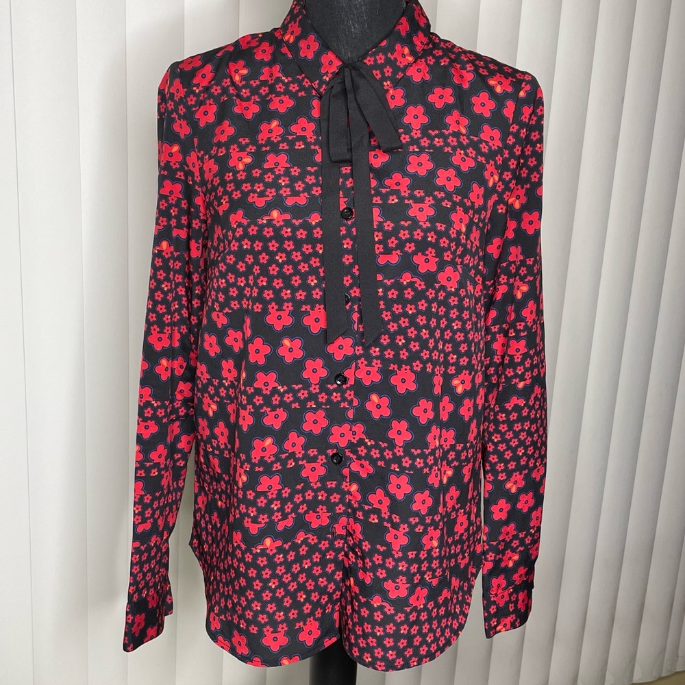 BCBGeneration button down shirt with tie around the collar. The collar is sewn.